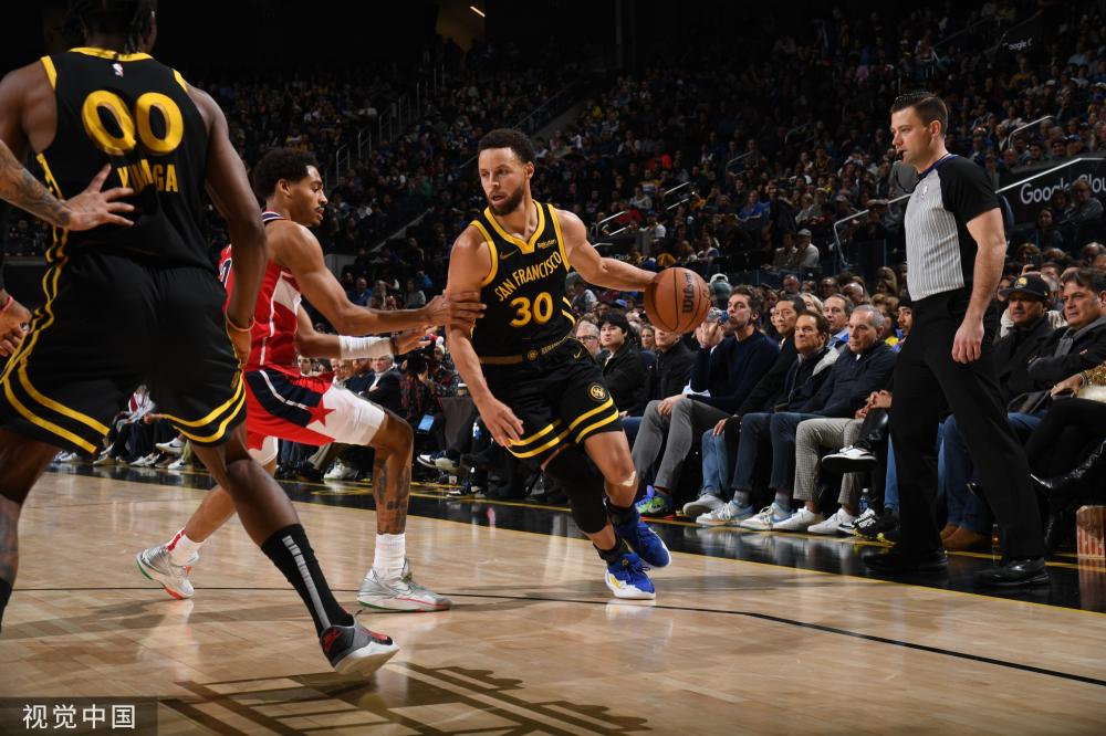 人展示了边 人展示了边